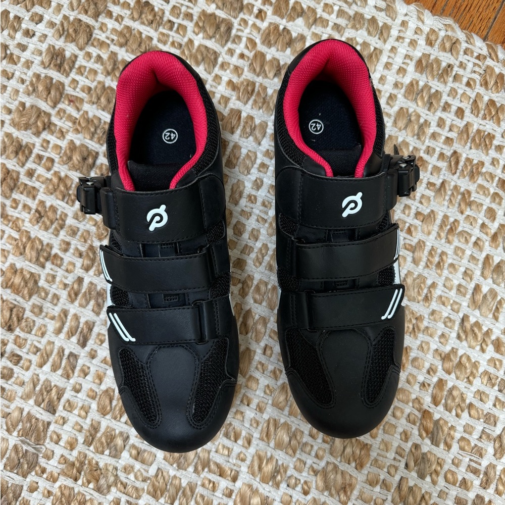 Size 42 (US9) Peleton shoes